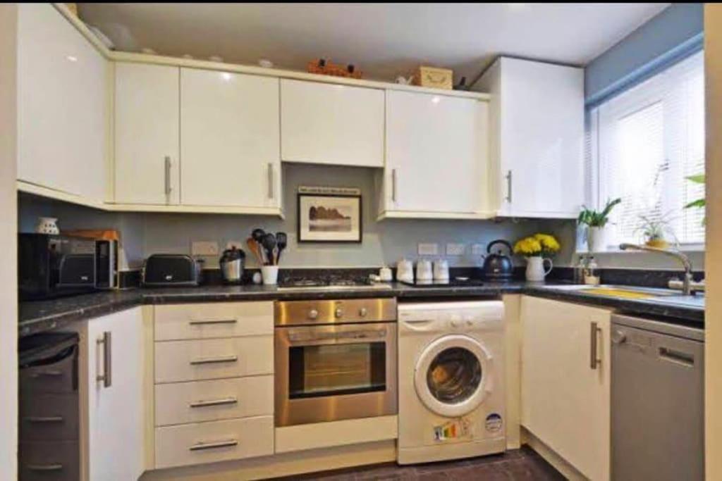 Sunny Family 4-Sleeper Near Newquays Top Beaches Newquay  Bagian luar foto